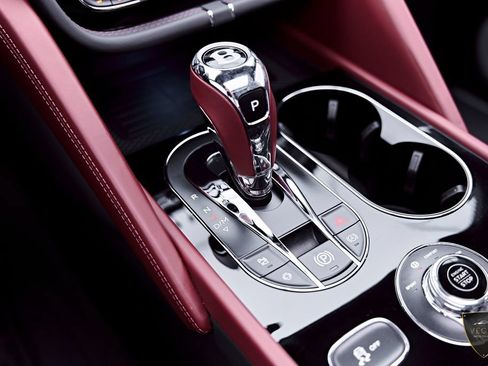 Used 2024 Bentley Bentayga AWD/4WD image 79