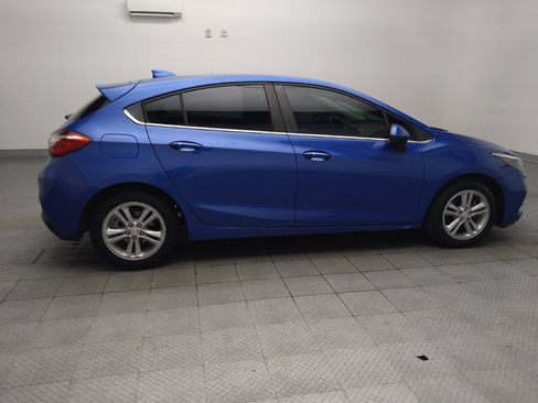 Used 2017 Chevrolet Cruze LT w/ Convenience Package FWD image 10