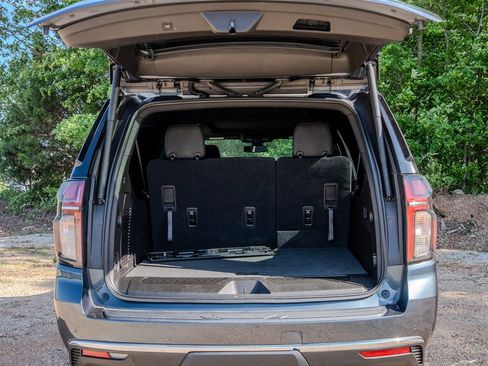 Used 2021 Chevrolet Suburban LT RWD image 9