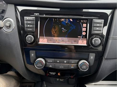 Used 2018 Nissan Rogue SL AWD/4WD image 27