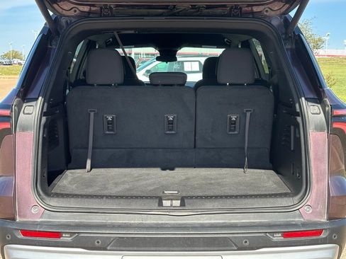 Used 2024 Chevrolet Traverse LT image 8