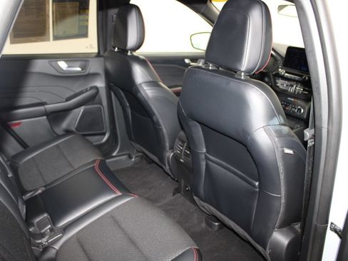 Used 2025 Ford Escape ST-Line Select w/ Class II Trailer Tow Package AWD/4WD image 33