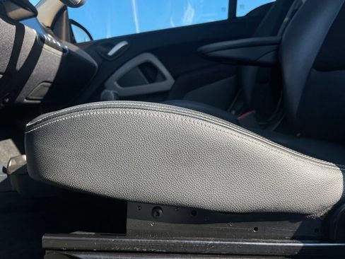 Used 2013 smart fortwo passion RWD image 20