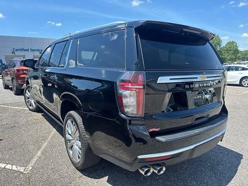 Used 2022 Chevrolet Suburban High Country w/ Premium Package 2 AWD/4WD image 7