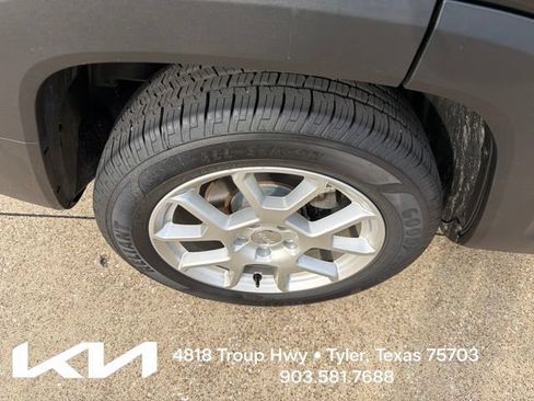 Used 2019 Jeep Renegade Latitude FWD image 11