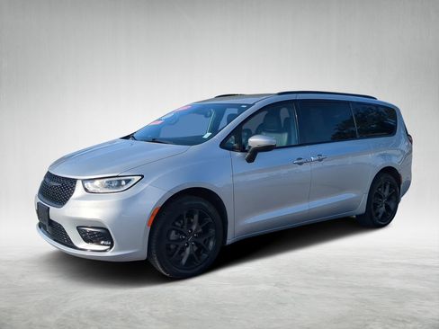 Used 2023 Chrysler Pacifica Touring-L w/ S Appearance Package image 7