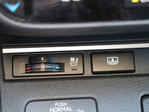 Used 2016 Lexus ES 350 w/ Luxury Package w/Wood Trim image 27