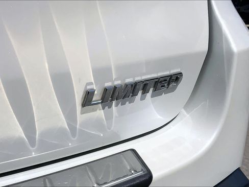Used 2019 Toyota Highlander Limited FWD image 10