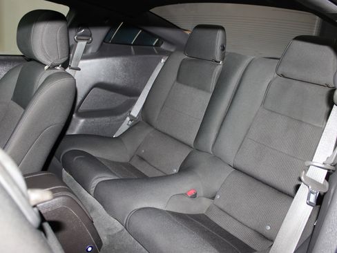 Used 2014 Ford Mustang GT RWD image 25