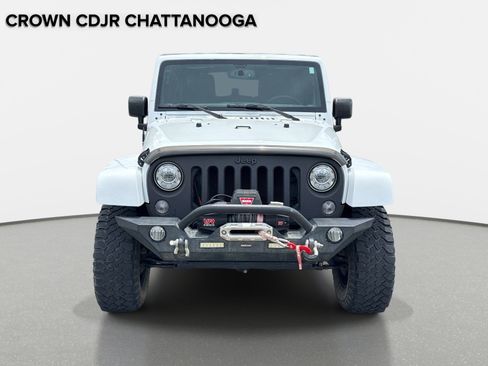 Used 2017 Jeep Wrangler Unlimited Sahara w/ Max Tow Package AWD/4WD image 9