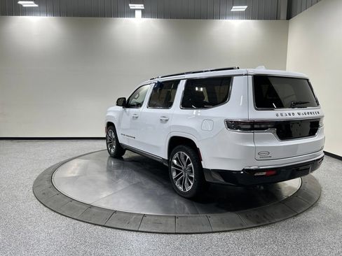Used 2023 Jeep Grand Wagoneer Series III AWD/4WD image 9