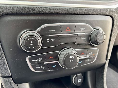 Used 2022 Dodge Charger SXT RWD image 28