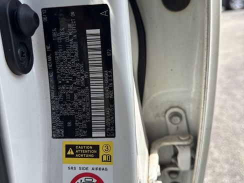 Used 2012 Toyota Highlander Limited w/ Tow Pkg FWD image 14