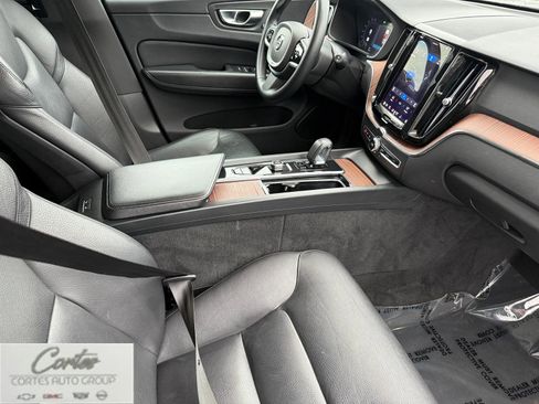 Used 2023 Volvo XC60 B5 Plus image 16