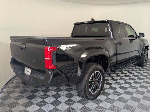 Used 2025 Toyota Tacoma TRD Sport AWD/4WD image 5