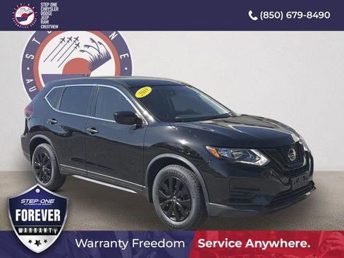 Used 2019 Nissan Rogue S image 1