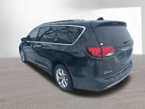 Used 2020 Chrysler Pacifica Limited image 2