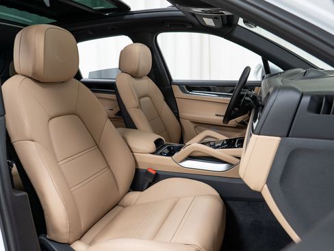 Certified 2024 Porsche Cayenne image 26