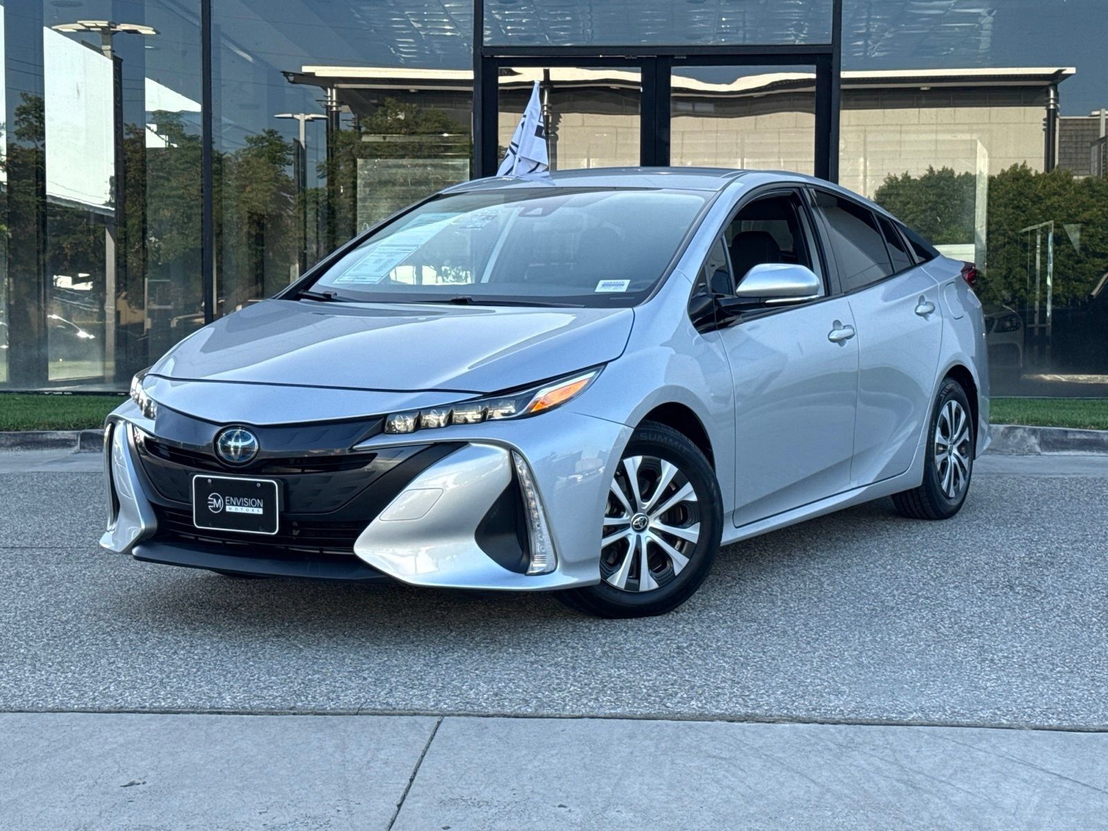 Used 2020 Toyota Prius Prime XLE FWD image 2