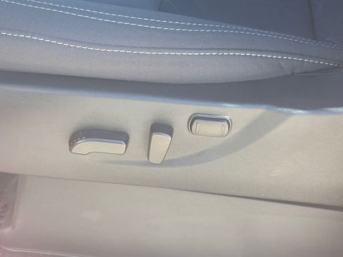 Certified 2025 Nissan Frontier SV image 27