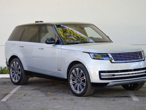 Used 2023 Land Rover Range Rover Autobiography image 18