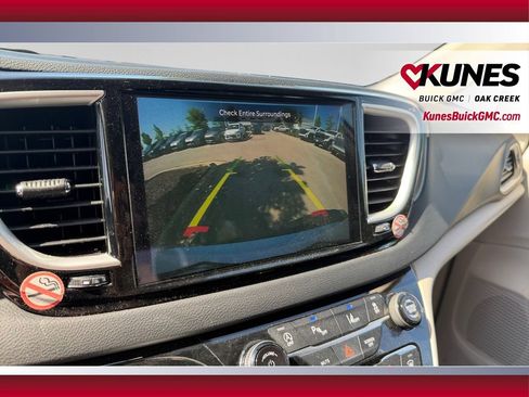 Used 2023 Chrysler Pacifica Touring-L FWD image 27