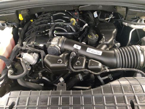 Used 2024 Jeep Grand Cherokee Laredo RWD image 30