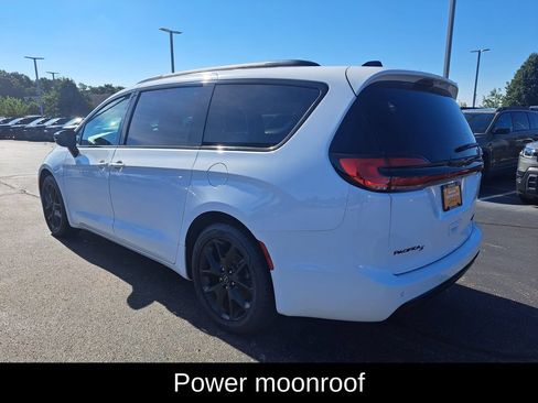 Used 2025 Chrysler Pacifica Limited FWD image 5