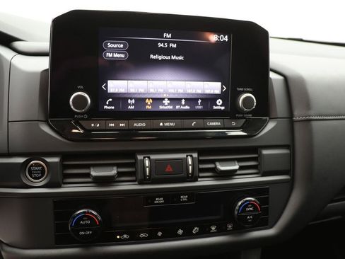 Used 2024 Nissan Pathfinder S image 21