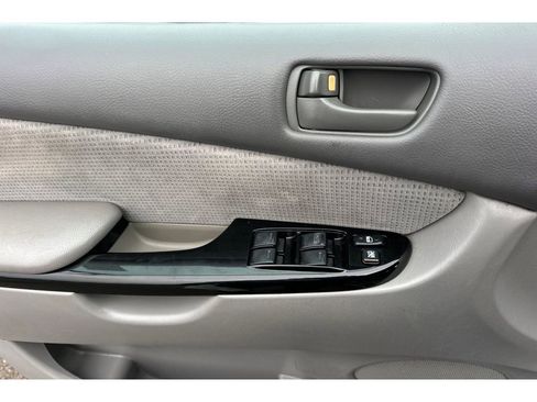 Used 2005 Toyota Sienna LE image 13