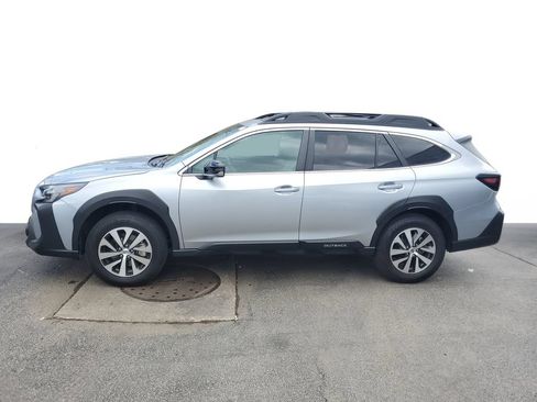 Used 2025 Subaru Outback Premium AWD/4WD image 4