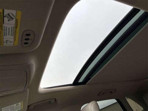 Used 2018 Lincoln MKC Select w/ Select Plus Package image 19