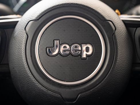 Used 2024 Jeep Wrangler Unlimited image 27