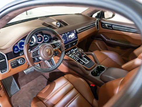 Certified 2023 Porsche Cayenne GTS AWD/4WD image 4