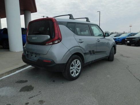 Used 2022 Kia Soul LX image 8