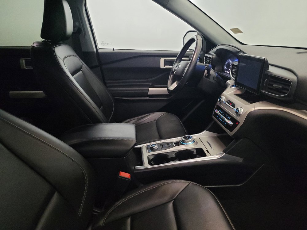 Used 2023 Ford Explorer XLT w/ Equipment Group 202A AWD/4WD image 21