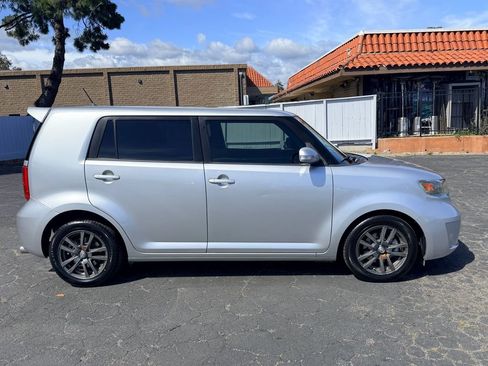 Used 2009 Scion xB FWD image 7