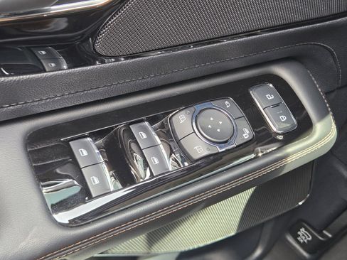 Used 2025 Lincoln Aviator 2WD image 29