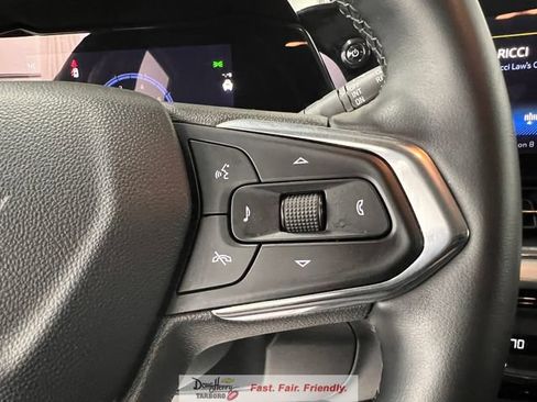 Used 2025 Chevrolet Trax LT w/ LT Convenience Package FWD image 47