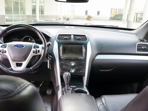 Used 2013 Ford Explorer XLT image 16
