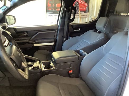 Used 2024 Toyota Tacoma TRD Off-Road image 31