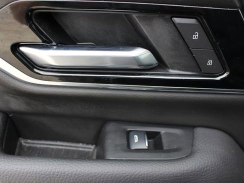 Used 2025 GMC Yukon Denali w/ Sun & Power Step Package image 43