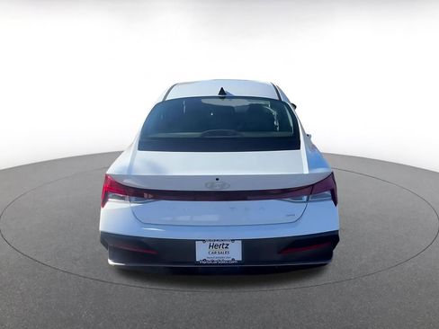 Used 2025 Hyundai Elantra Limited image 12