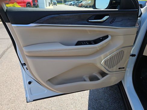 Used 2022 Jeep Grand Cherokee L Limited AWD/4WD image 20