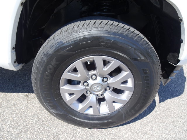 Used 2018 Toyota Tacoma SR5 AWD/4WD image 28
