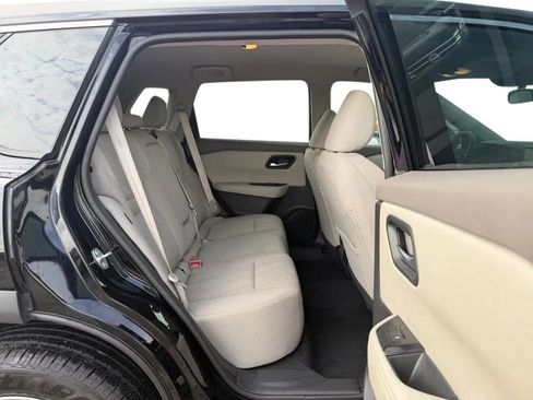 Used 2025 Nissan Rogue SV FWD image 32