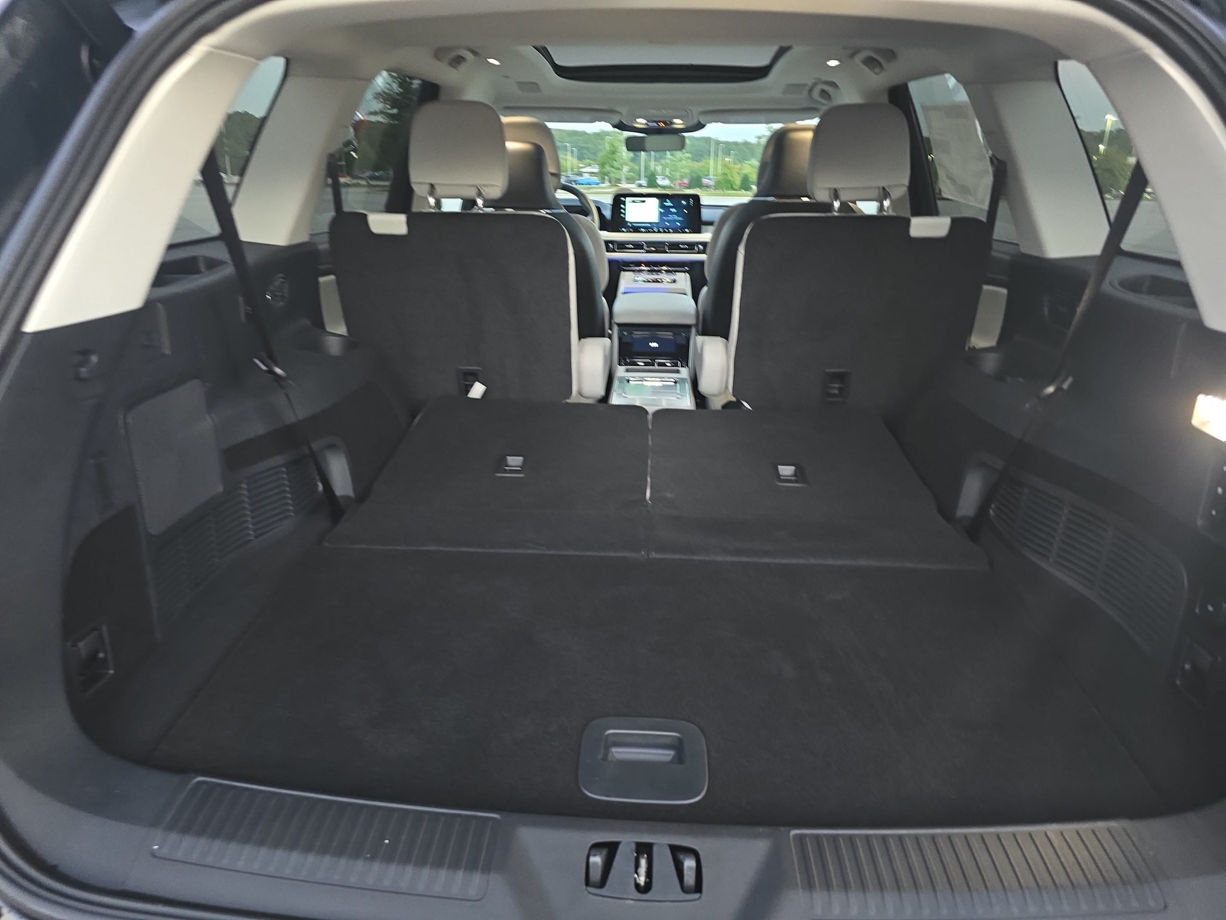 Used 2026 Lincoln Aviator Reserve w/ Luxury Package RWD image 13