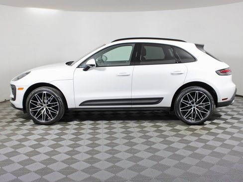 Used 2024 Porsche Macan w/ Premium Plus Package image 2