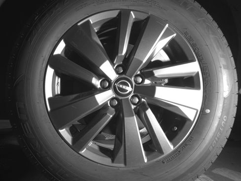 Used 2025 Nissan Pathfinder SV image 14