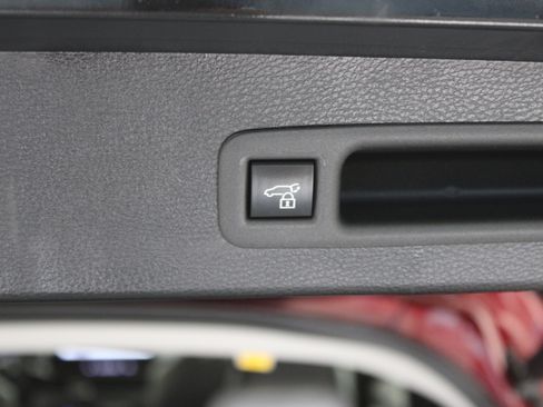 Used 2026 Toyota Sienna XLE FWD image 35
